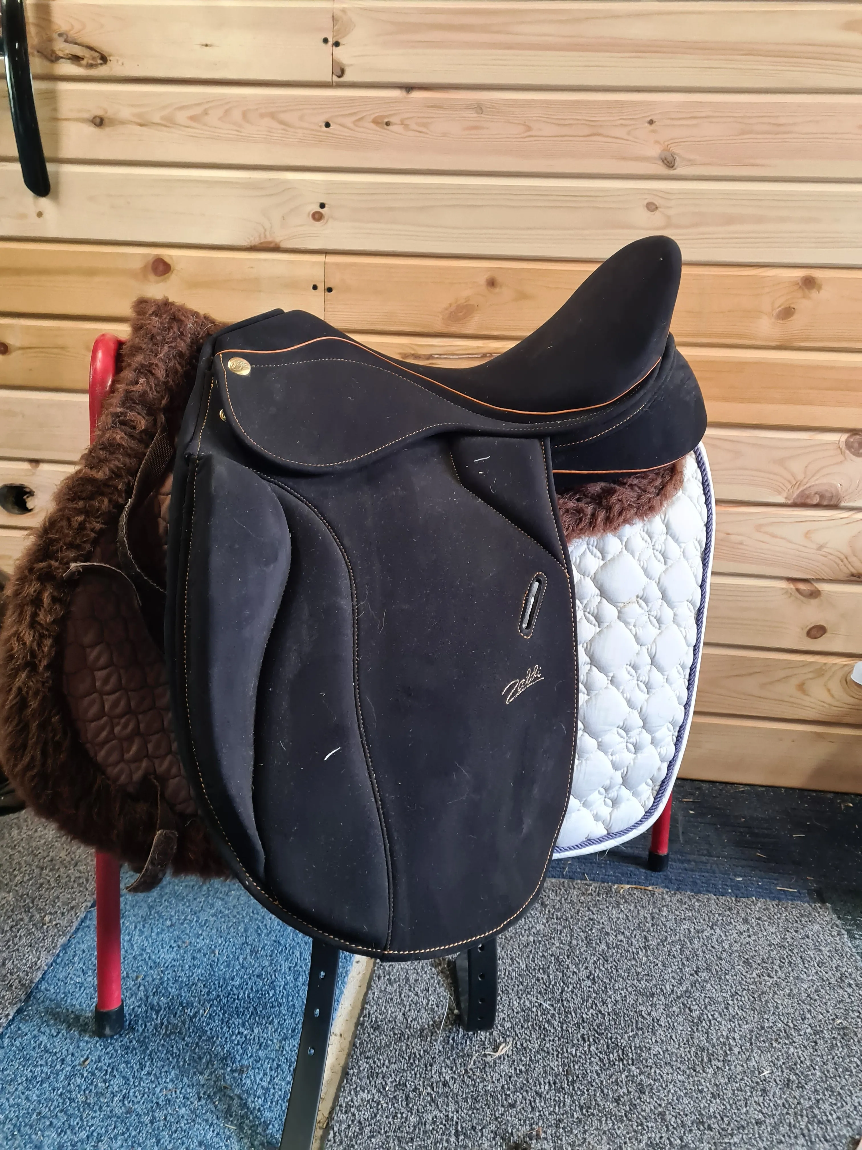 17.5" wide Zaldi Hanover full seude dressage
