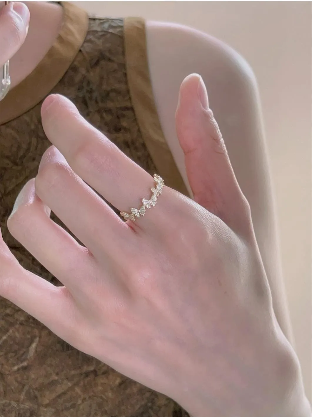 Chic 18K Gold Enamel Butterfly Ring