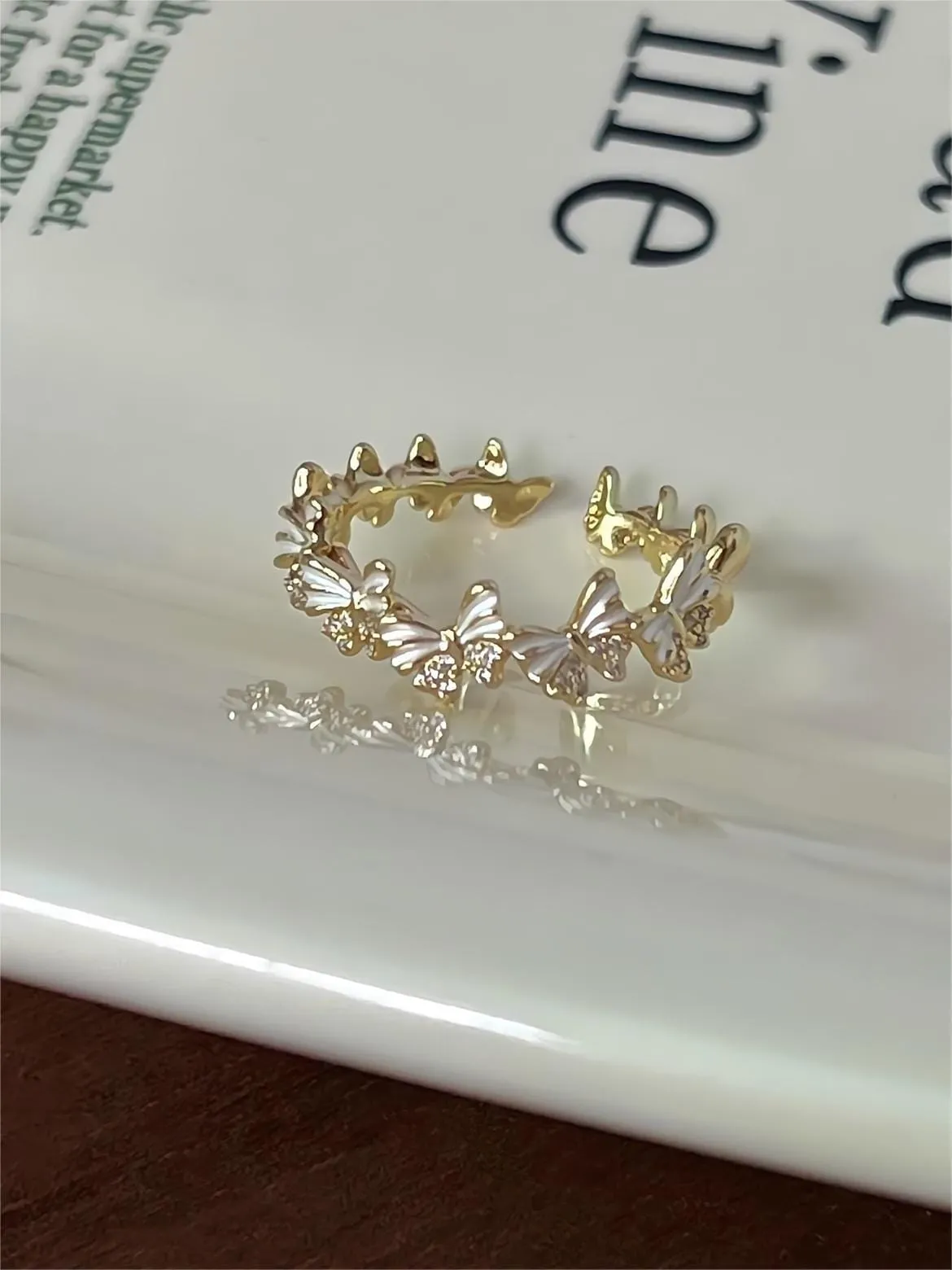 Chic 18K Gold Enamel Butterfly Ring