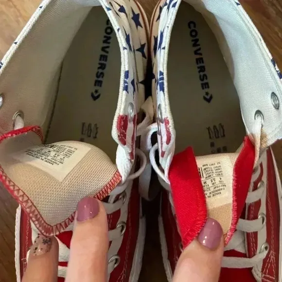 Converse Youth Kid’s Unisex American Flag High Top Sneakers - Size 4 like new