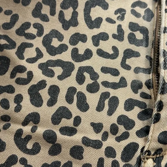 DL1961 Cheetah Print Denim Shorts Size 27 NWT