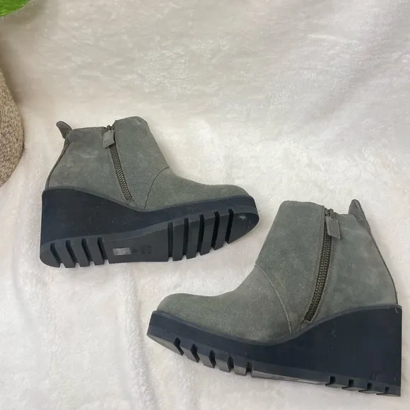 Eileen Fisher tinker wedge suede bootie In Dark Moss size 6.5 M, B 237‎