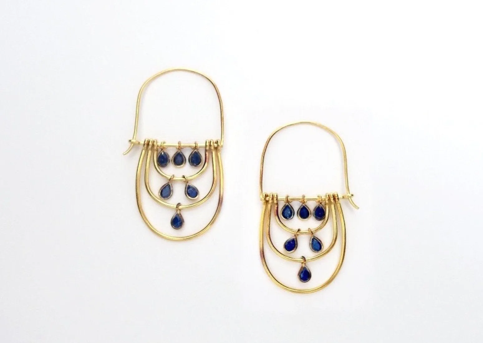 Glamorously chic, elongated hoops with faceted lapis drops