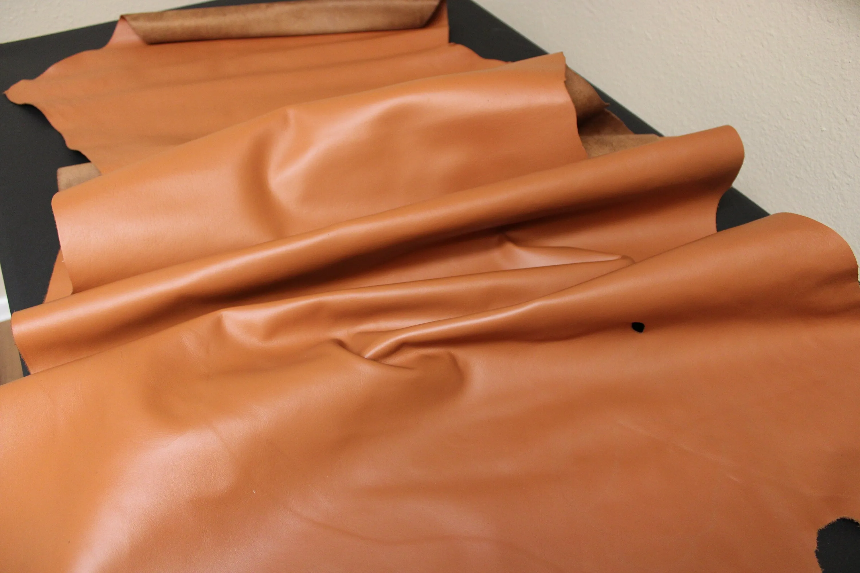 Tan Brown Cowhide Leather | Genuine Full Grain Cowhide Leather  / 2.5 oz - 3.0 oz (1.0 to 1.2mm)