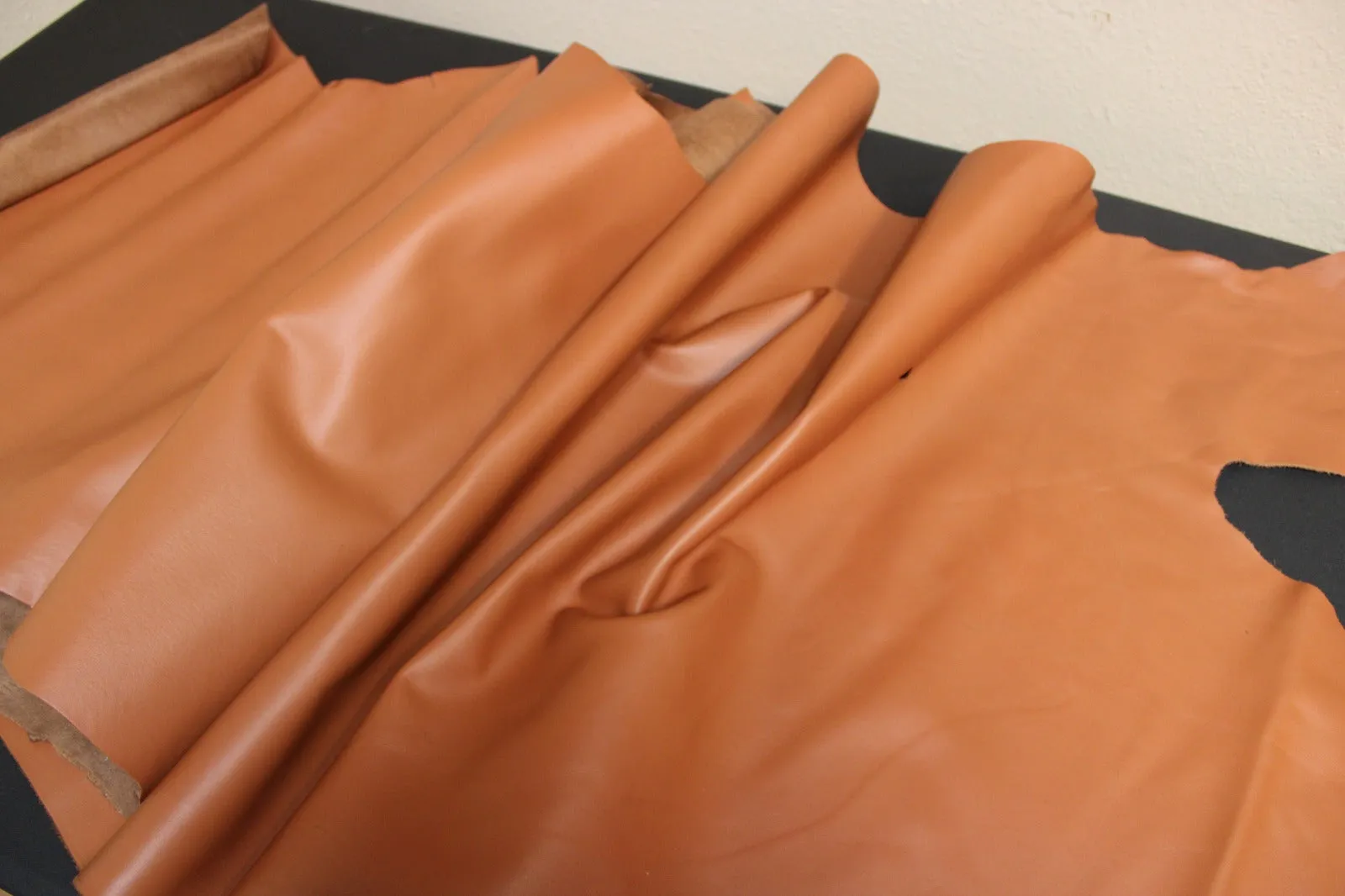 Tan Brown Cowhide Leather | Genuine Full Grain Cowhide Leather  / 2.5 oz - 3.0 oz (1.0 to 1.2mm)