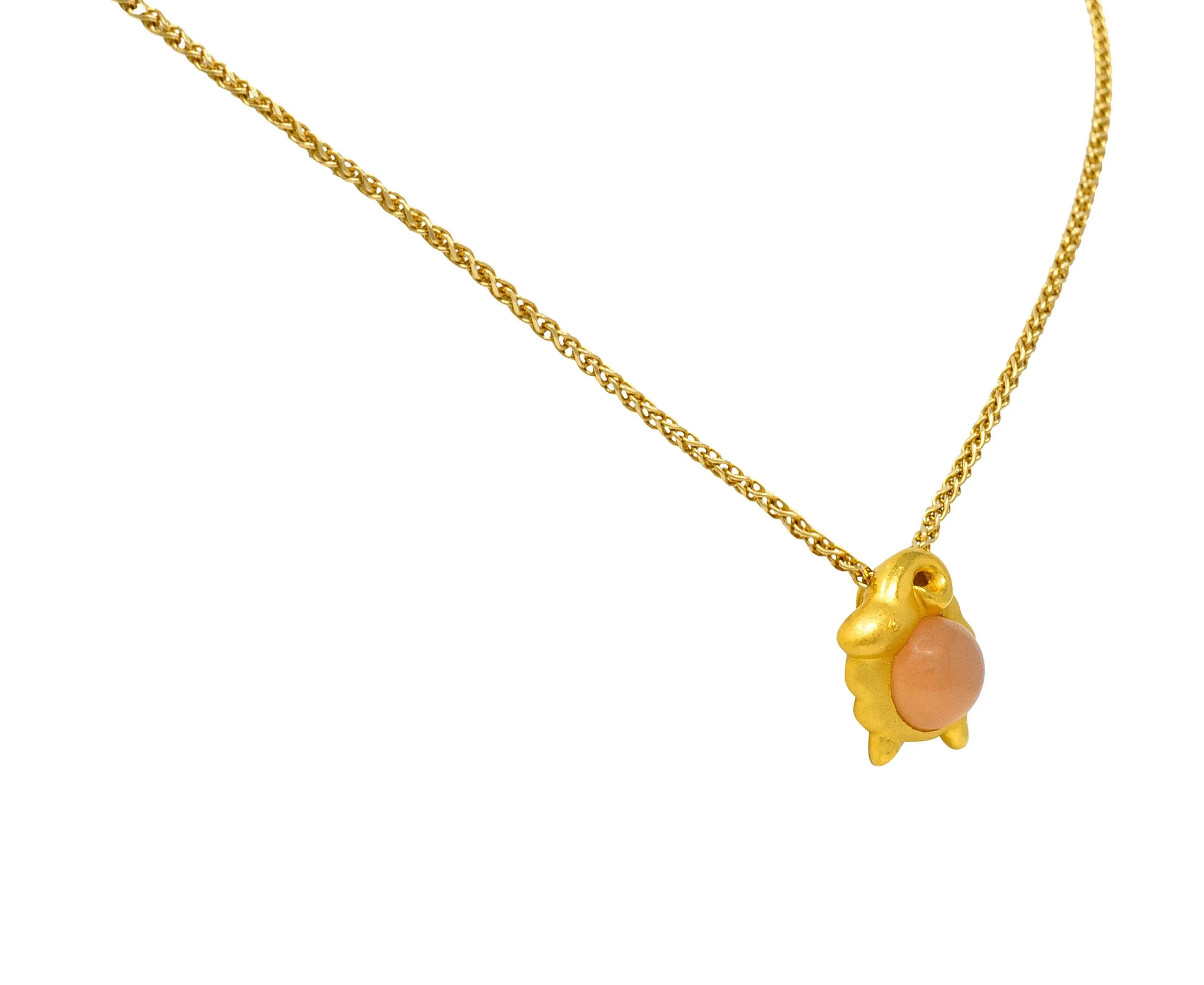 Vintage Peach Moonstone 22 Karat Gold Aries Zodiac Pendant Necklace