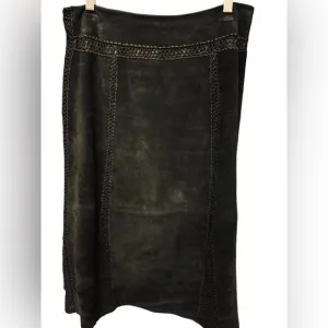 Womens skirt suede with crochet detail size 4 but fits like size 8 midi black