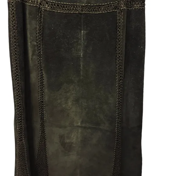 Womens skirt suede with crochet detail size 4 but fits like size 8 midi black